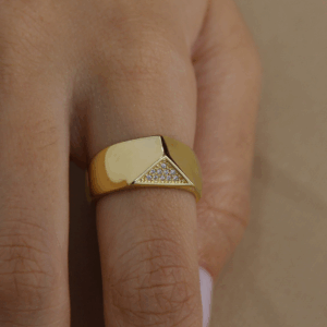 Anel triângulo cravejado 20