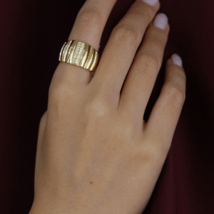 Anel com filete cravejado 20