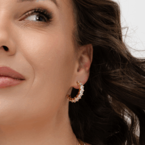 Brinco argola zircônia branca