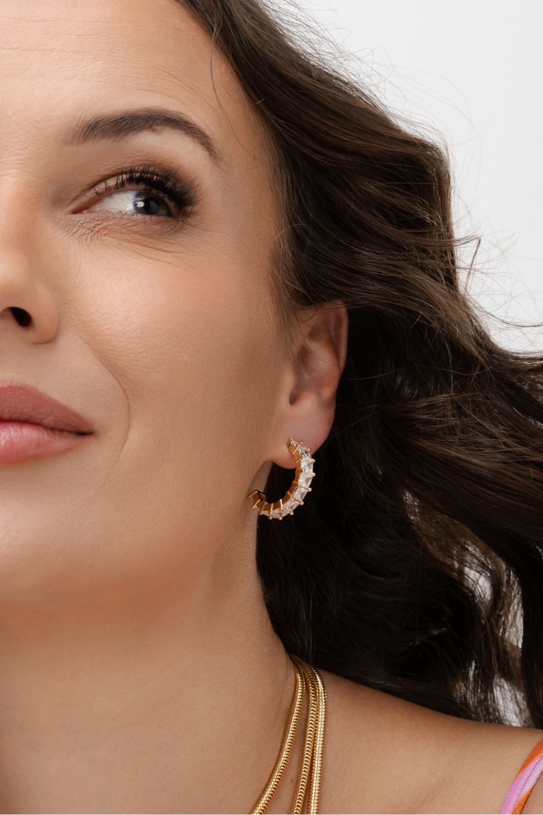 Brinco argola zircônia branca