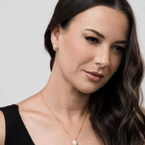 Colar oval cravejado