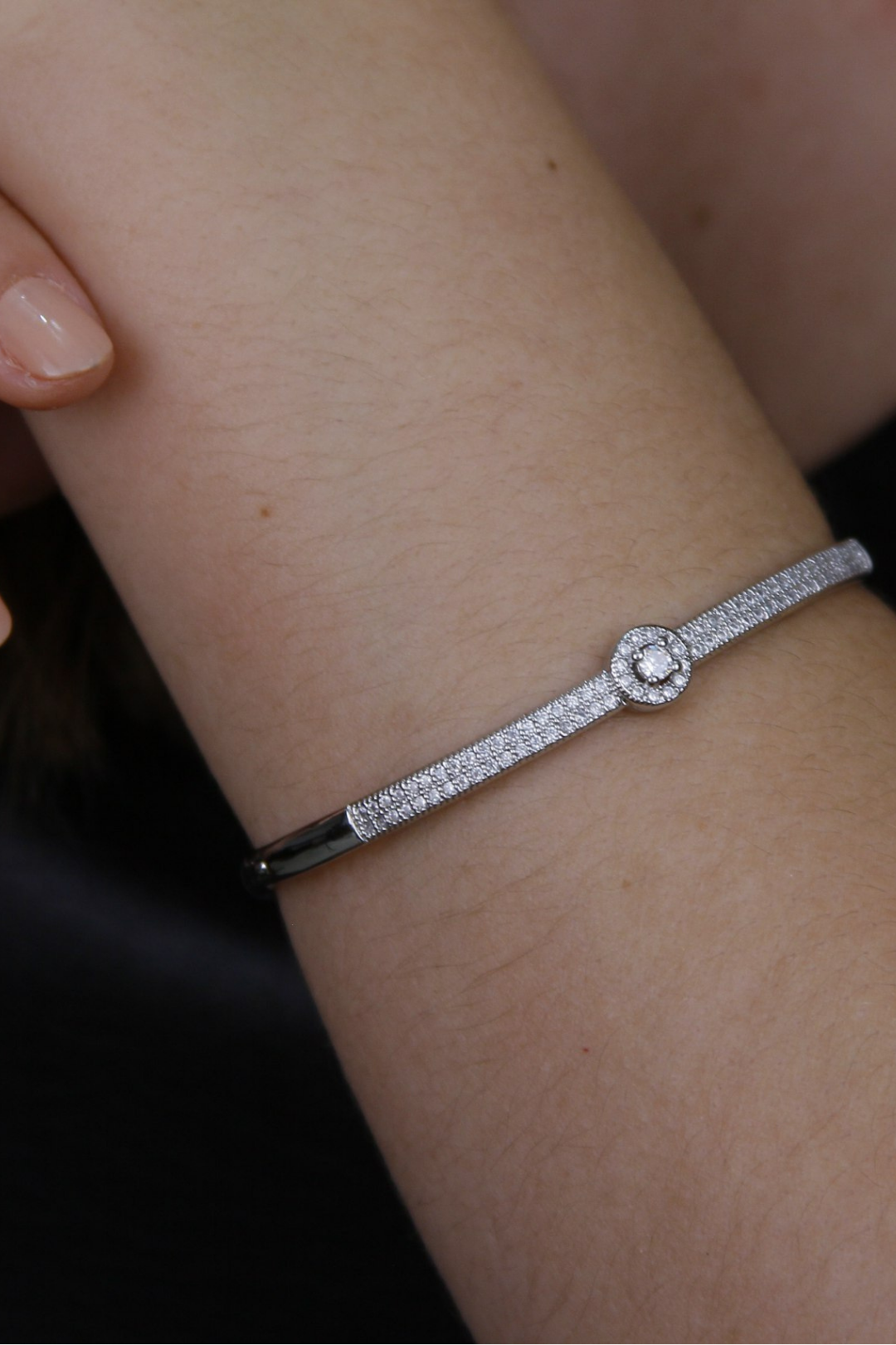 Bracelete cravejado ródio