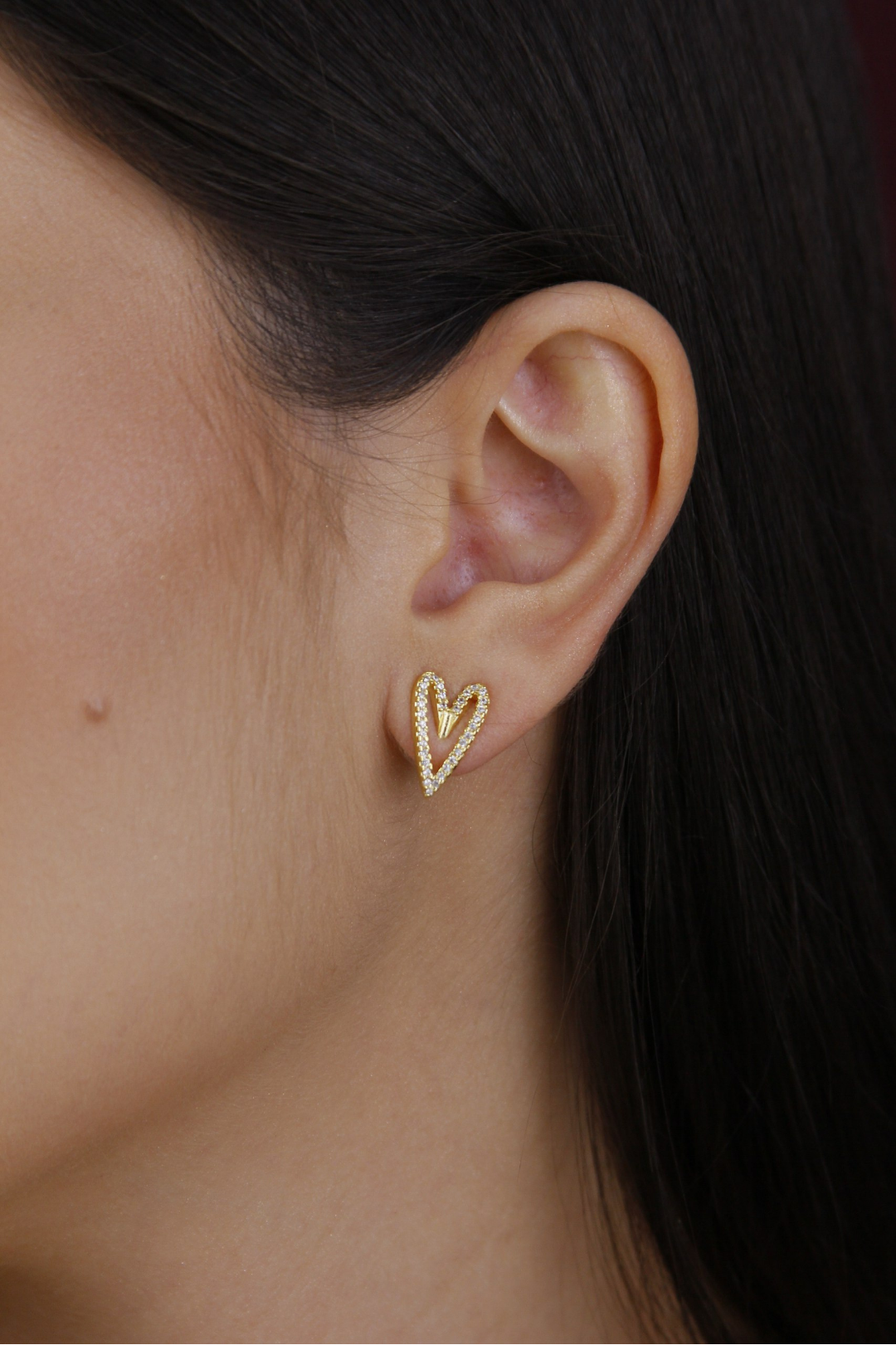 Brinco coração bordas cravejadas