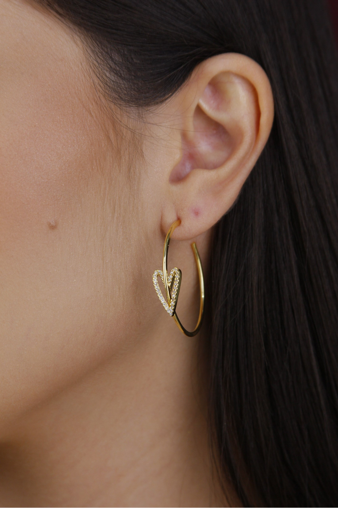 Brinco argola c coração cravejado