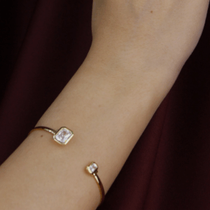 Bracelete com detalhe em zircônia