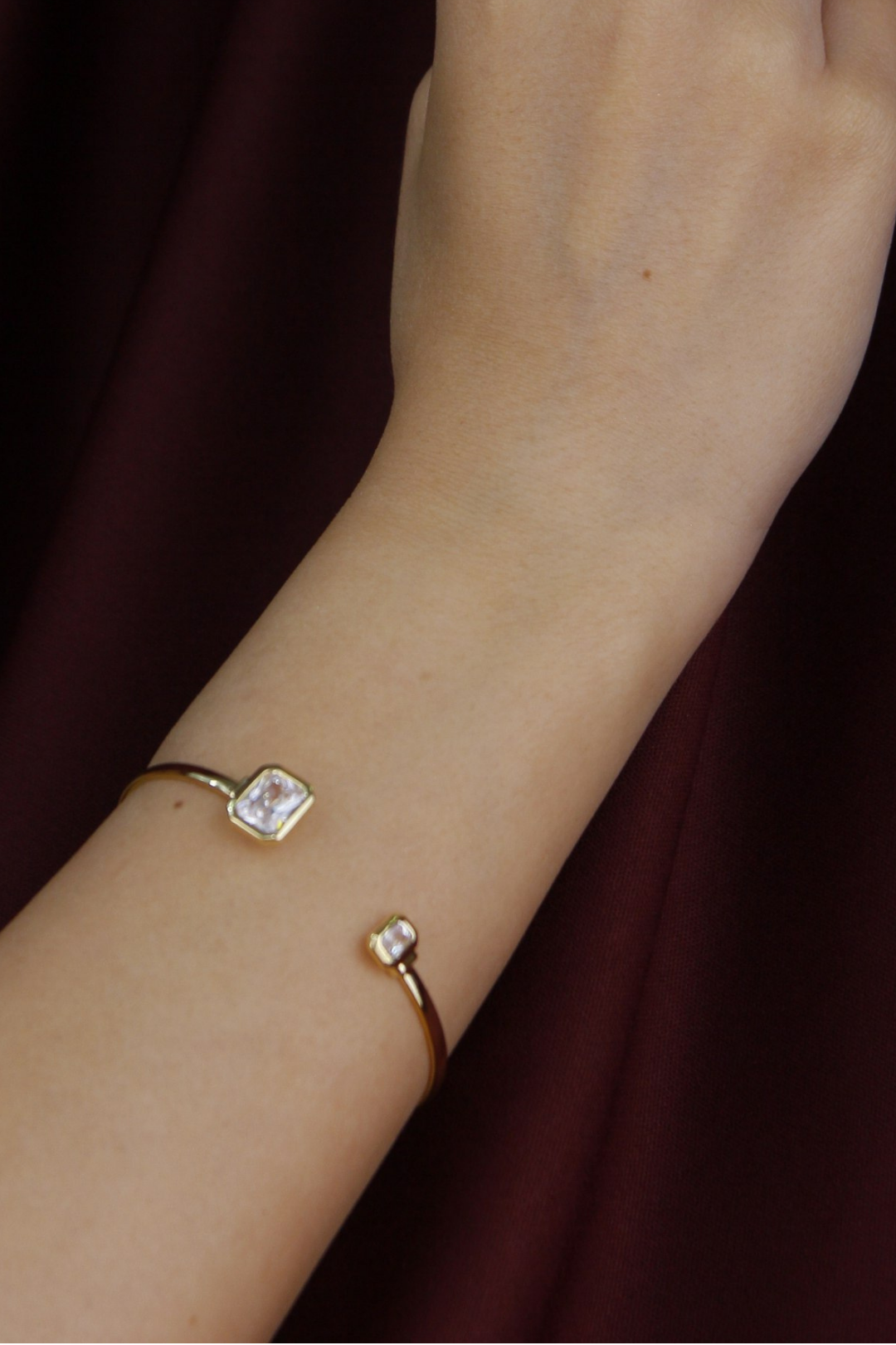 Bracelete com detalhe em zircônia