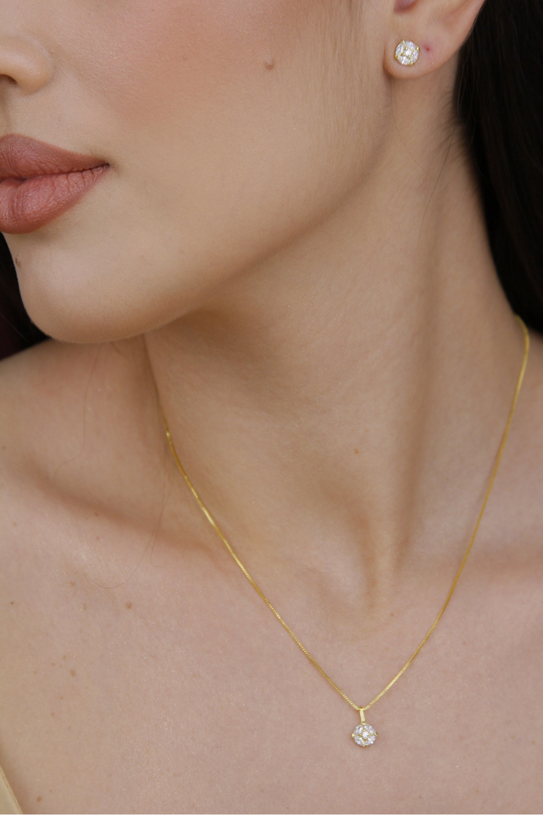 Conjunto cravejado ouro