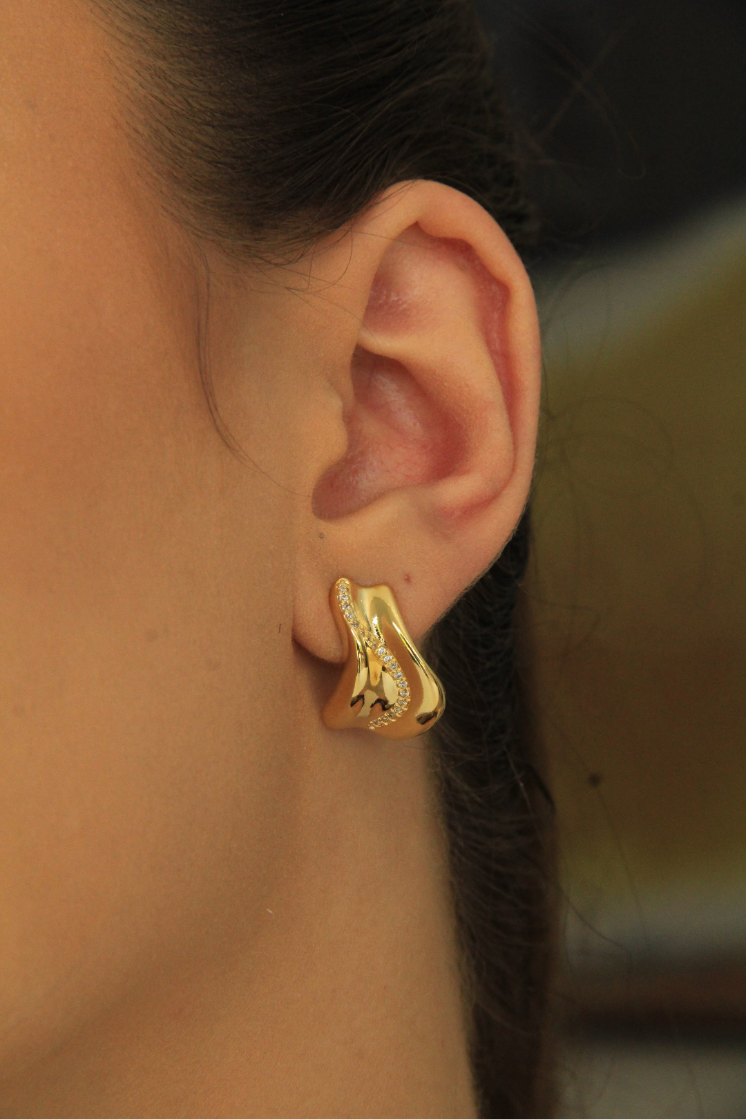 Brinco orgânico com fileira zirconias